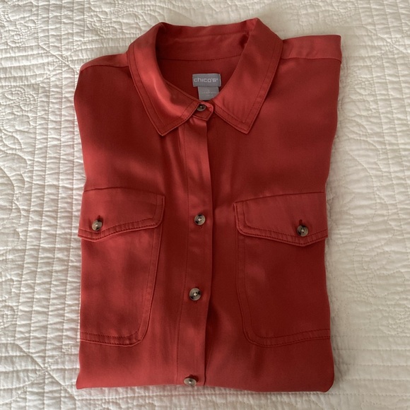 NWT Beautiful Sandwash Satin Chicos Shirt - Chico’s size 2 - Picture 4 of 4